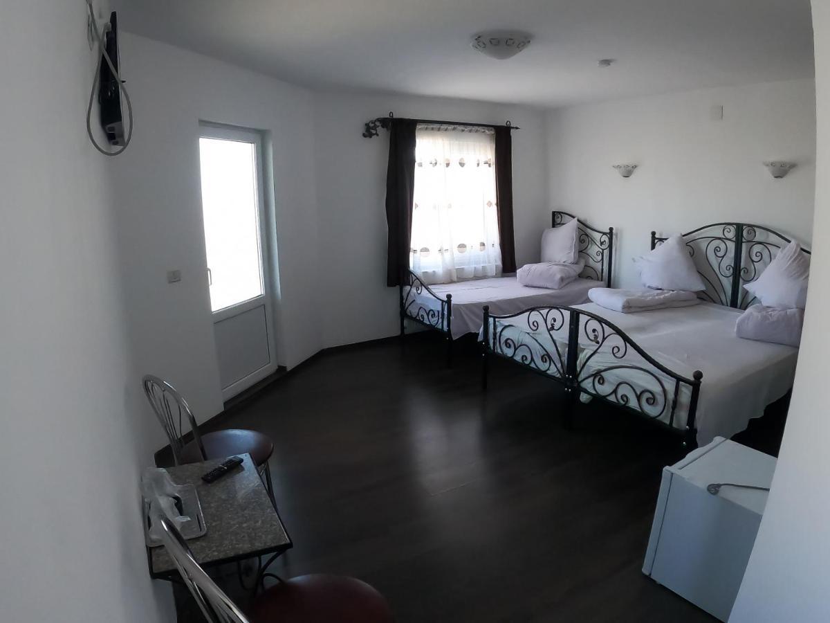 Motel Aris Meridian Piatra Neamt Exterior photo