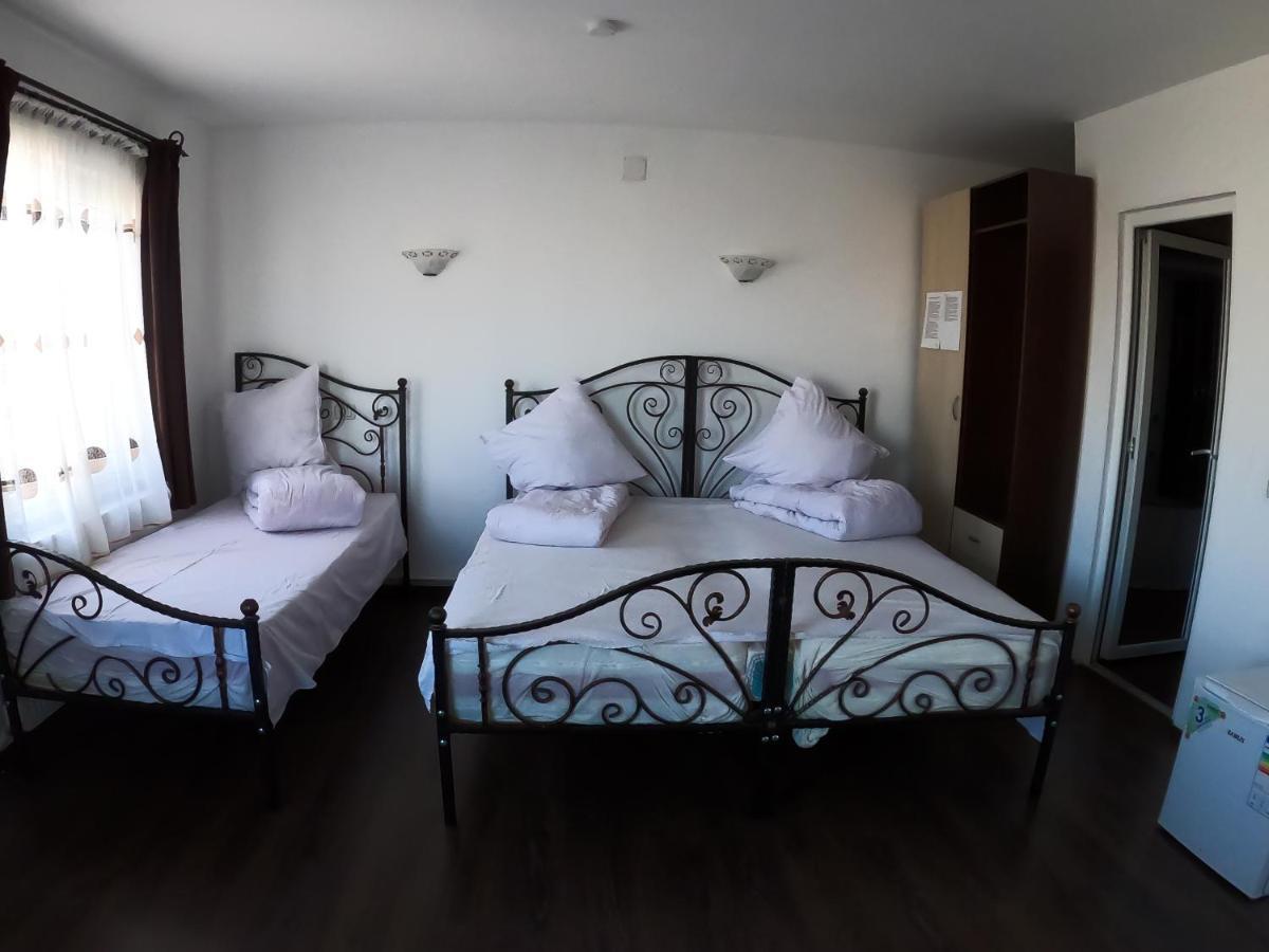 Motel Aris Meridian Piatra Neamt Exterior photo