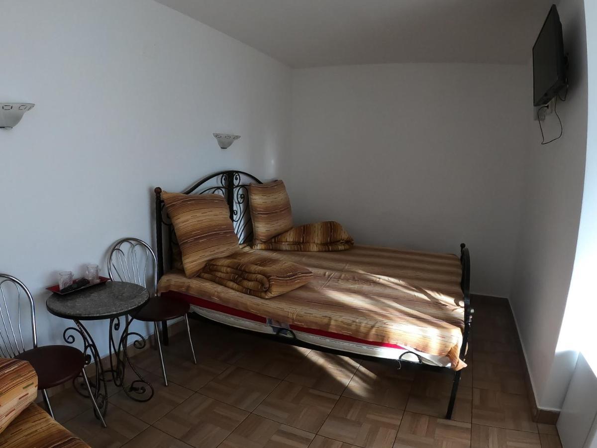 Motel Aris Meridian Piatra Neamt Exterior photo