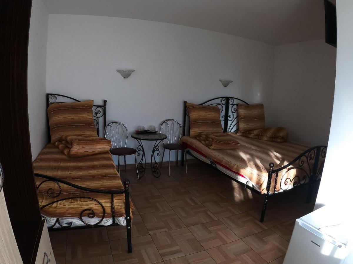 Motel Aris Meridian Piatra Neamt Exterior photo