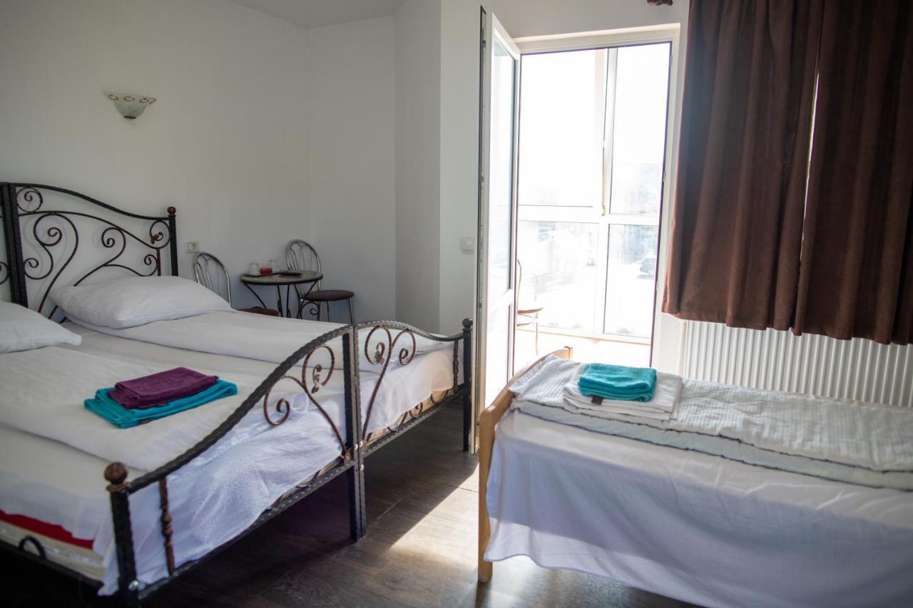 Motel Aris Meridian Piatra Neamt Exterior photo