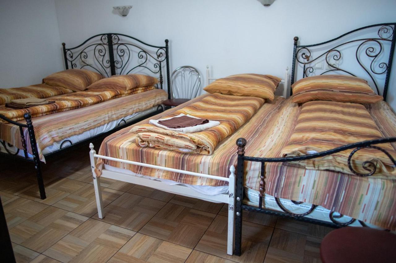 Motel Aris Meridian Piatra Neamt Exterior photo