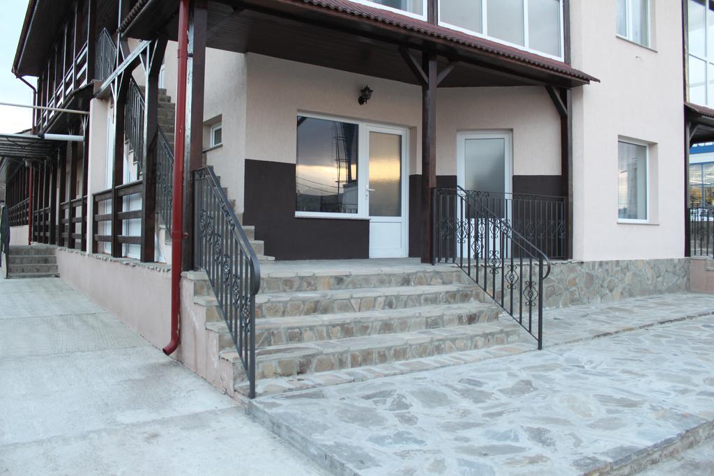 Motel Aris Meridian Piatra Neamt Exterior photo