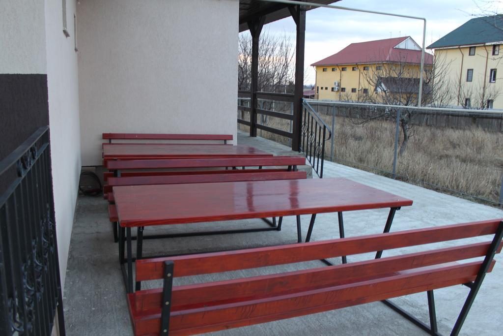 Motel Aris Meridian Piatra Neamt Exterior photo