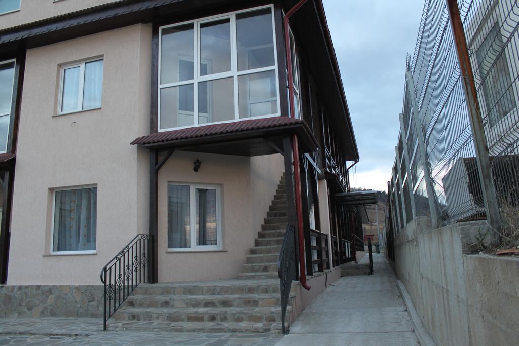 Motel Aris Meridian Piatra Neamt Exterior photo