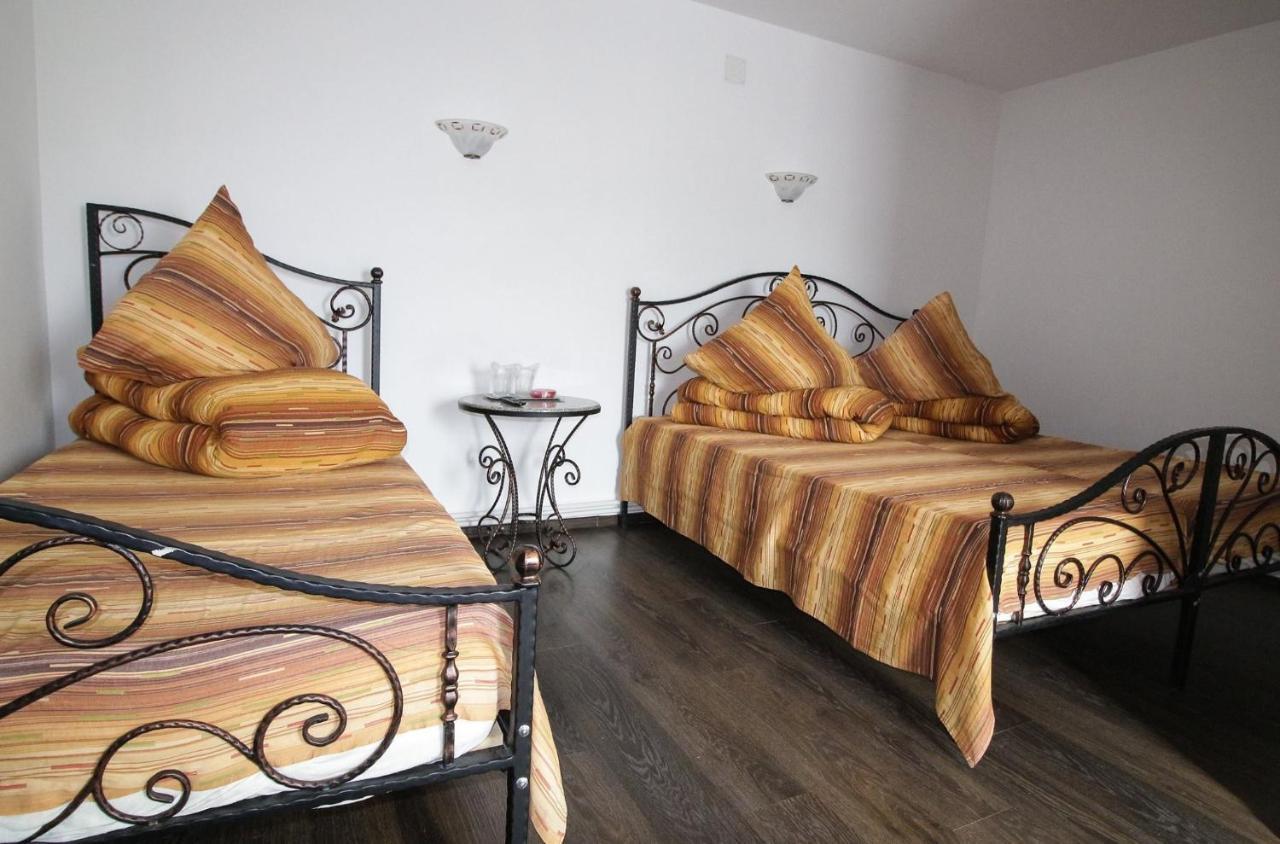 Motel Aris Meridian Piatra Neamt Exterior photo