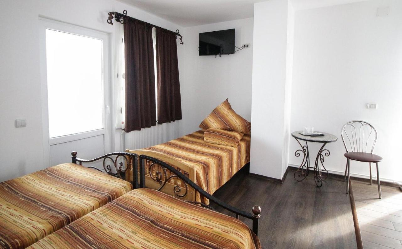 Motel Aris Meridian Piatra Neamt Exterior photo