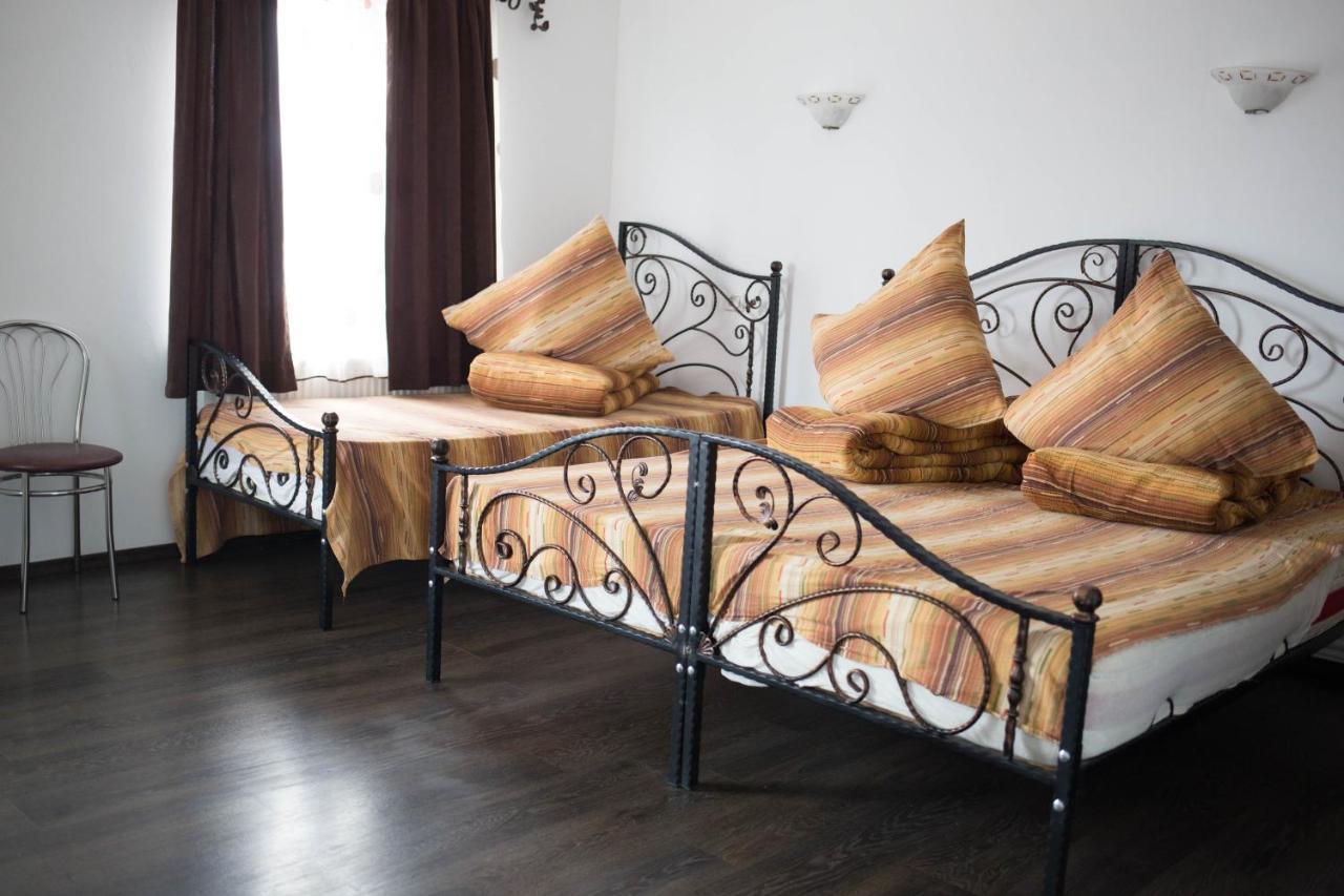Motel Aris Meridian Piatra Neamt Exterior photo